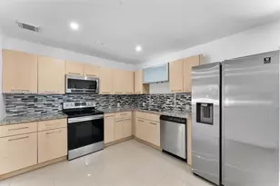 300 SW 11th Ct, Fort Lauderdale, FL 33315 - Photo 11