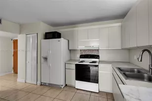 8877 Collins Ave, Surfside, FL 33154 - Photo 9