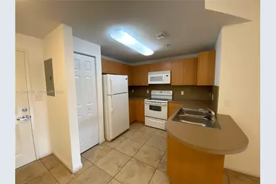 435 SW 12th Ave #305, Miami, FL 33130 - Photo 3