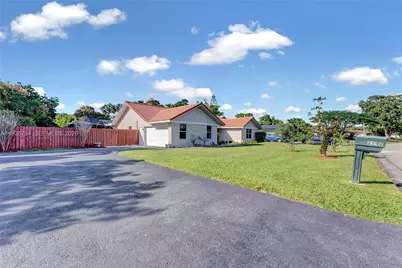 2540 NW 115th Dr, Coral Springs, FL 33065 - Photo 3