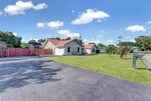 2540 NW 115th Dr, Coral Springs, FL 33065 - Photo 3