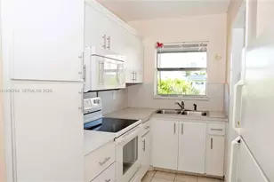 270 Layne Blvd, Hallandale Beach, FL 33009 - Photo 9