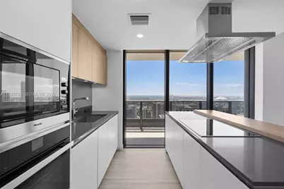 1000 Brickell Plz #4212, Miami, FL 33131 - Photo 5