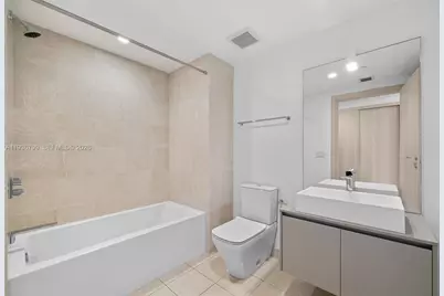 1000 Brickell Plz #4212, Miami, FL 33131 - Photo 15
