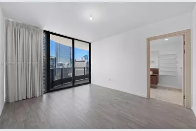 1000 Brickell Plz #4212, Miami, FL 33131 - Photo 9