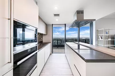 1000 Brickell Plz #4212, Miami, FL 33131 - Photo 7