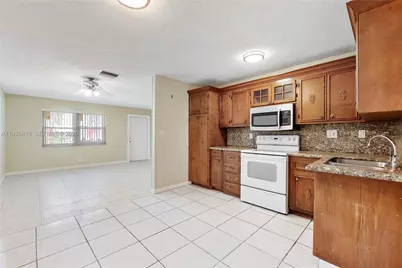 5010 NW 51st St, Tamarac, FL 33319 - Photo 13