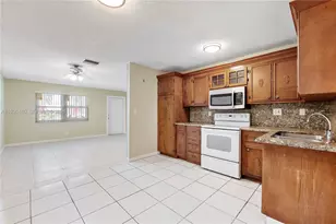 5010 NW 51st St, Tamarac, FL 33319 - Photo 13