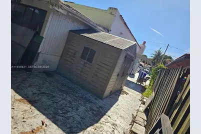 1829 NW 5th St, Miami, FL 33125 - Photo 7