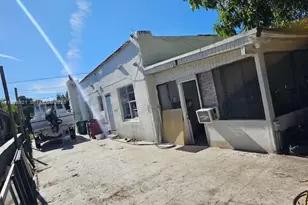 1829 NW 5th St, Miami, FL 33125 - Photo 5