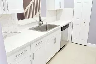 1005 NE 42nd Pl, Homestead, FL 33033 - Photo 5