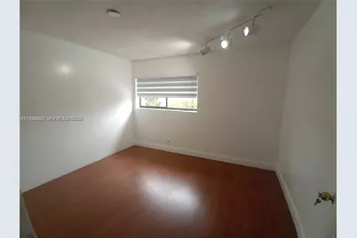 6533 NW 170th Ln, Hialeah, FL 33015 - Photo 5