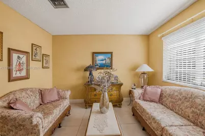 10251 SW 27th St, Miami, FL 33165 - Photo 7