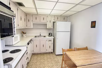 6900 Bay Dr #10K, Miami Beach, FL 33141 - Photo 13