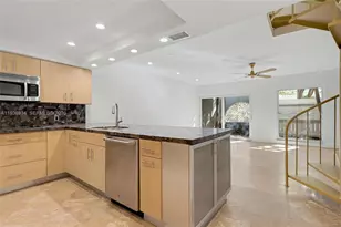 523 NE 38th St, Miami, FL 33137 - Photo 13