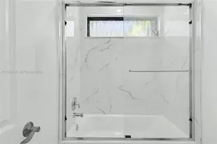 523 NE 38th St, Miami, FL 33137 - Photo 21