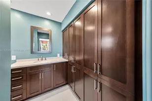 470 Paradise Isle Blvd, Hallandale Beach, FL 33009 - Photo 21