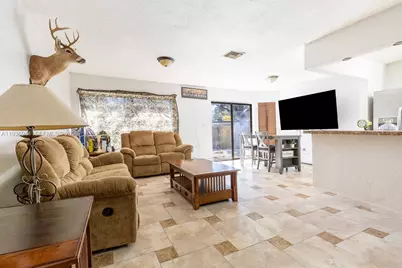 7349 Pine Valley Dr, Hialeah, FL 33015 - Photo 17