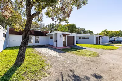 7349 Pine Valley Dr, Hialeah, FL 33015 - Photo 3