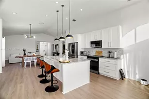 8165 Pelican Harbour Dr, Lake Worth, FL 33467 - Photo 9