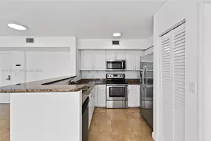 1155 Brickell Bay Dr, Miami, FL 33131 - Photo 19