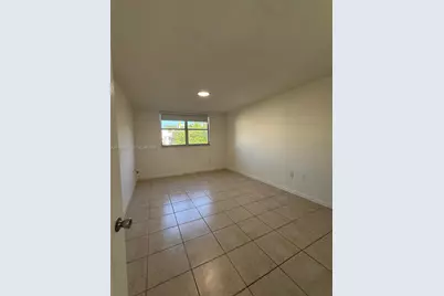 8343 Lake Dr #405, Doral, FL 33166 - Photo 9