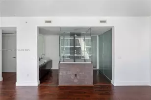 1040 Biscayne Blvd, Miami, FL 33132 - Photo 5