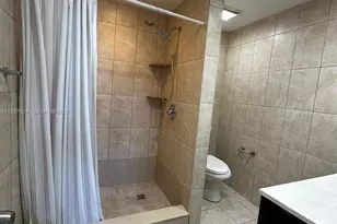 10000 NW 80th Ct, Hialeah Gardens, FL 33016 - Photo 15