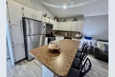 11512 SW 6th St, Sweetwater, FL 33174 - Photo 5