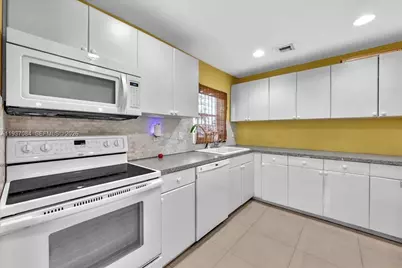 5287 NW 193rd Ln, Miami Gardens, FL 33055 - Photo 13