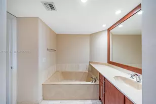 1717 N Bayshore Dr, Miami, FL 33132 - Photo 27