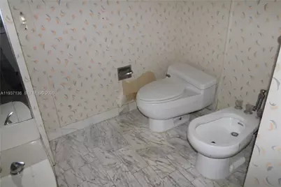 1000 Quayside Ter #1807, Miami, FL 33138 - Photo 19