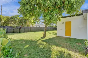 3661 NE 8th Ave, Oakland Park, FL 33334 - Photo 17