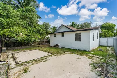 2443 NW 55th St, Miami, FL 33142 - Photo 19