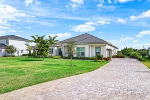 20017 SE Bridgewater Dr, Jupiter, FL 33458 - Photo 3