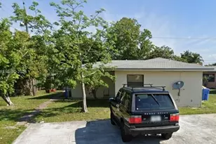 2347 NW 28th St, Oakland Park, FL 33311 - Photo 1