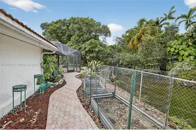 2500 NE 209th Ter, Miami, FL 33180 - Photo 13
