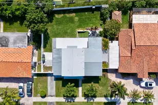 1016 NE 4th Ct., Hallandale Beach, FL 33009 - Photo 5