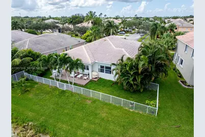 903 NW 167th Ave, Pembroke Pines, FL 33028 - Photo 57