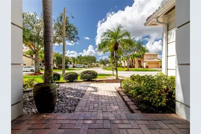 903 NW 167th Ave, Pembroke Pines, FL 33028 - Photo 7