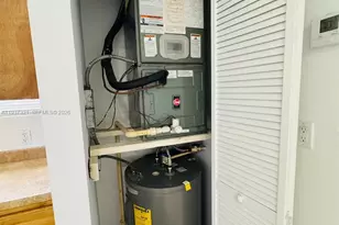 1330 NW 5th St, Miami, FL 33125 - Photo 9