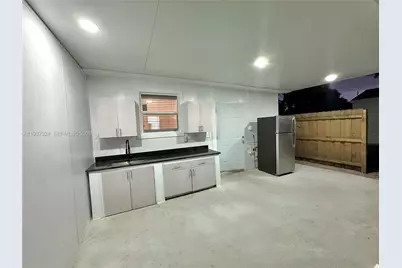 1211 W 34th St, Hialeah, FL 33012 - Photo 15