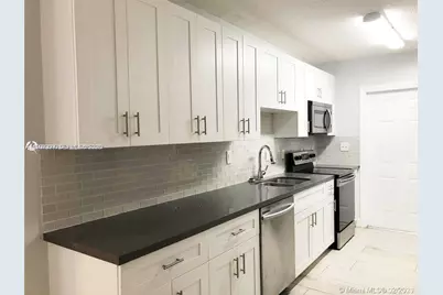 1235 NE 3rd Ave #1, Fort Lauderdale, FL 33304 - Photo 5
