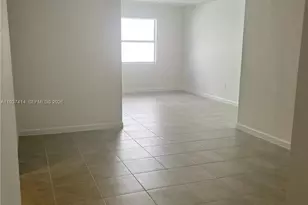 2422 SE 30th St, Homestead, FL 33035 - Photo 7