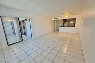 2320 S Cypress Bend Dr, Pompano Beach, FL 33069 - Photo 11