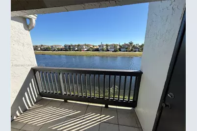 625 SW 113th Way #625, Pembroke Pines, FL 33025 - Photo 3