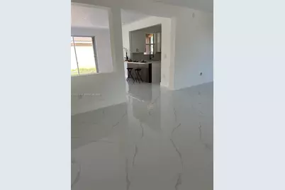 7729 NW 194th Ter, Hialeah, FL 33015 - Photo 13