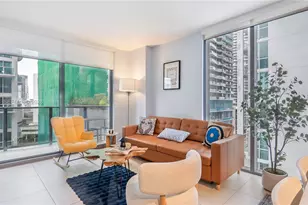 31 SE 6th St, Miami, FL 33131 - Photo 9