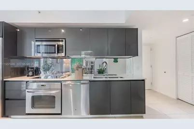 31 SE 6th St #1708, Miami, FL 33131 - Photo 11