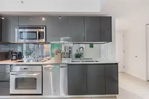 31 SE 6th St, Miami, FL 33131 - Photo 11